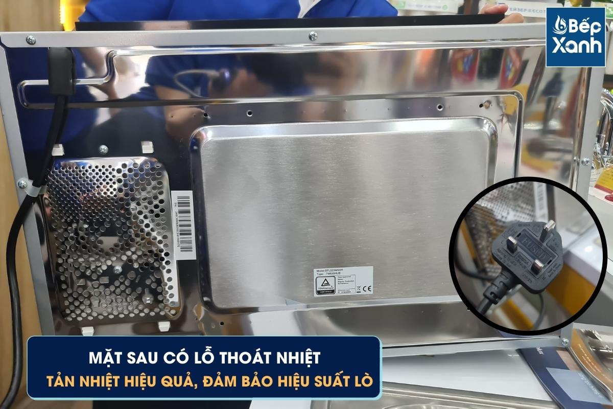Mặt sau lò vi sóng Bosch